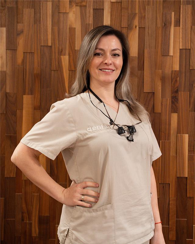 Zahnärzt:innen 26 Zahnärzt:innen 25